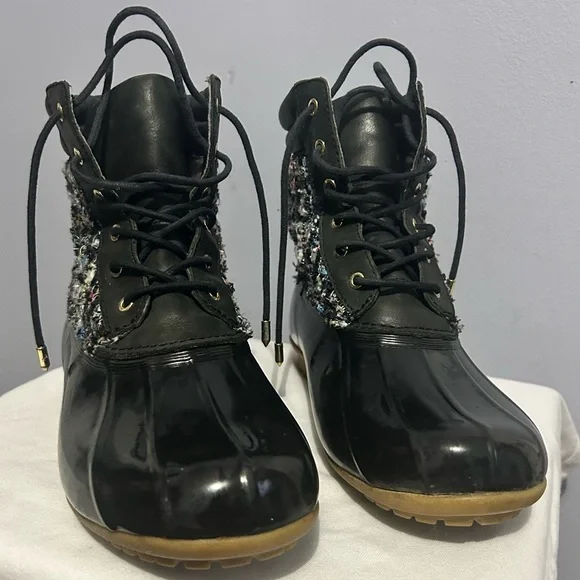 Sam Edelman Caldwell rain, boots, black, and multicolor! - Picture 8 of 14